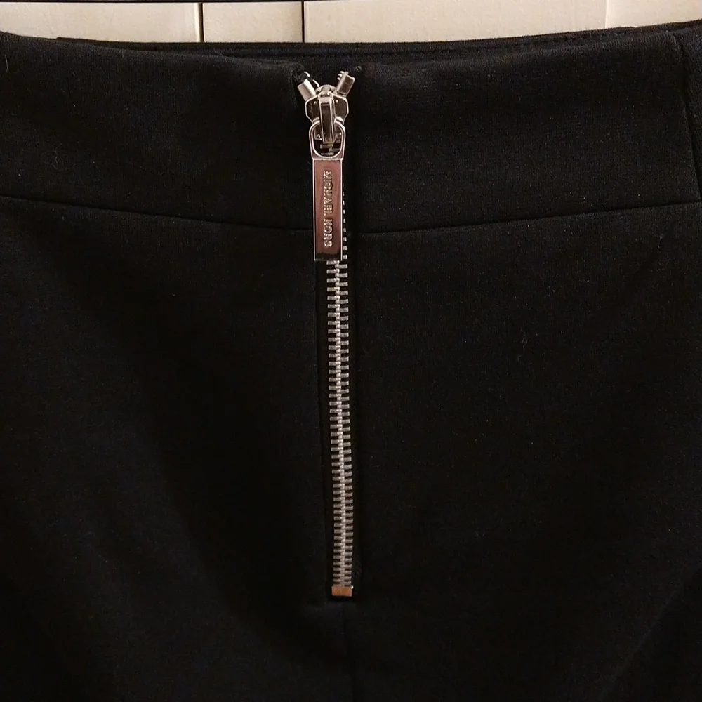 Michael Kors black skirt Sz 6 - Picture 4 of 8
